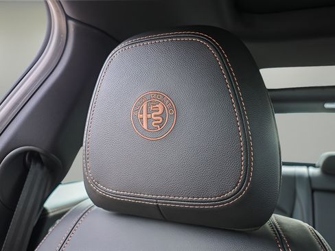 New 2025 Alfa Romeo Giulia w/ Driving Assist Package RWD image 22