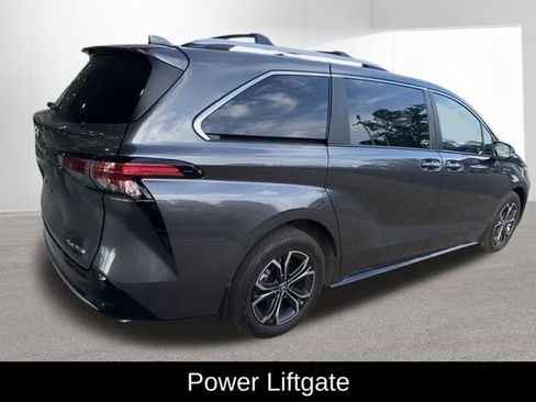 Used 2025 Toyota Sienna Platinum AWD/4WD image 11