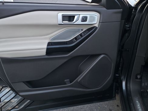 Used 2020 Ford Explorer Platinum w/ Premium Technology Package image 13