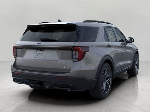Used 2026 Ford Explorer ST-Line w/ ST-Line Street Pack AWD/4WD image 9