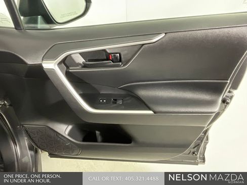Used 2022 Toyota RAV4 LE FWD image 21