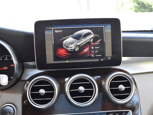 Used 2017 Mercedes-Benz GLC 300 4MATIC image 32