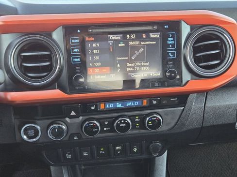 Used 2016 Toyota Tacoma TRD Off-Road w/ Premium & Technology Package AWD/4WD image 16