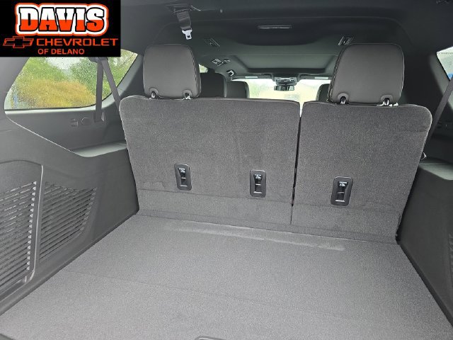 New 2027 Chevrolet Suburban Premier w/ Sun And Tow Package AWD/4WD image 13