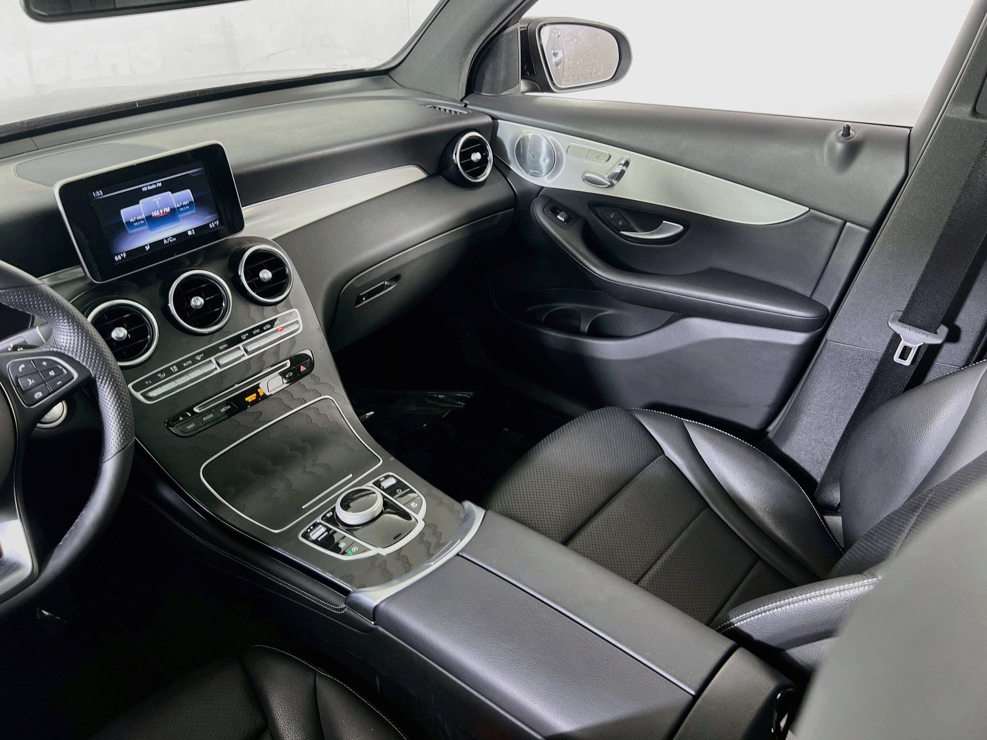 Used 2019 Mercedes-Benz GLC 300 4MATIC image 23