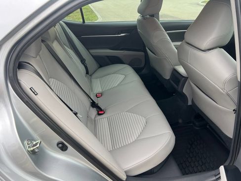 Used 2020 Toyota Camry SE FWD image 16