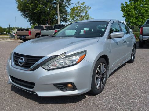 Used 2017 Nissan Altima 2.5 SV FWD image 2
