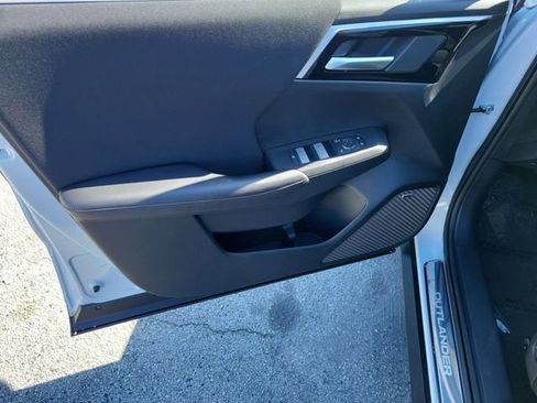 New 2026 Mitsubishi Outlander ES FWD image 20