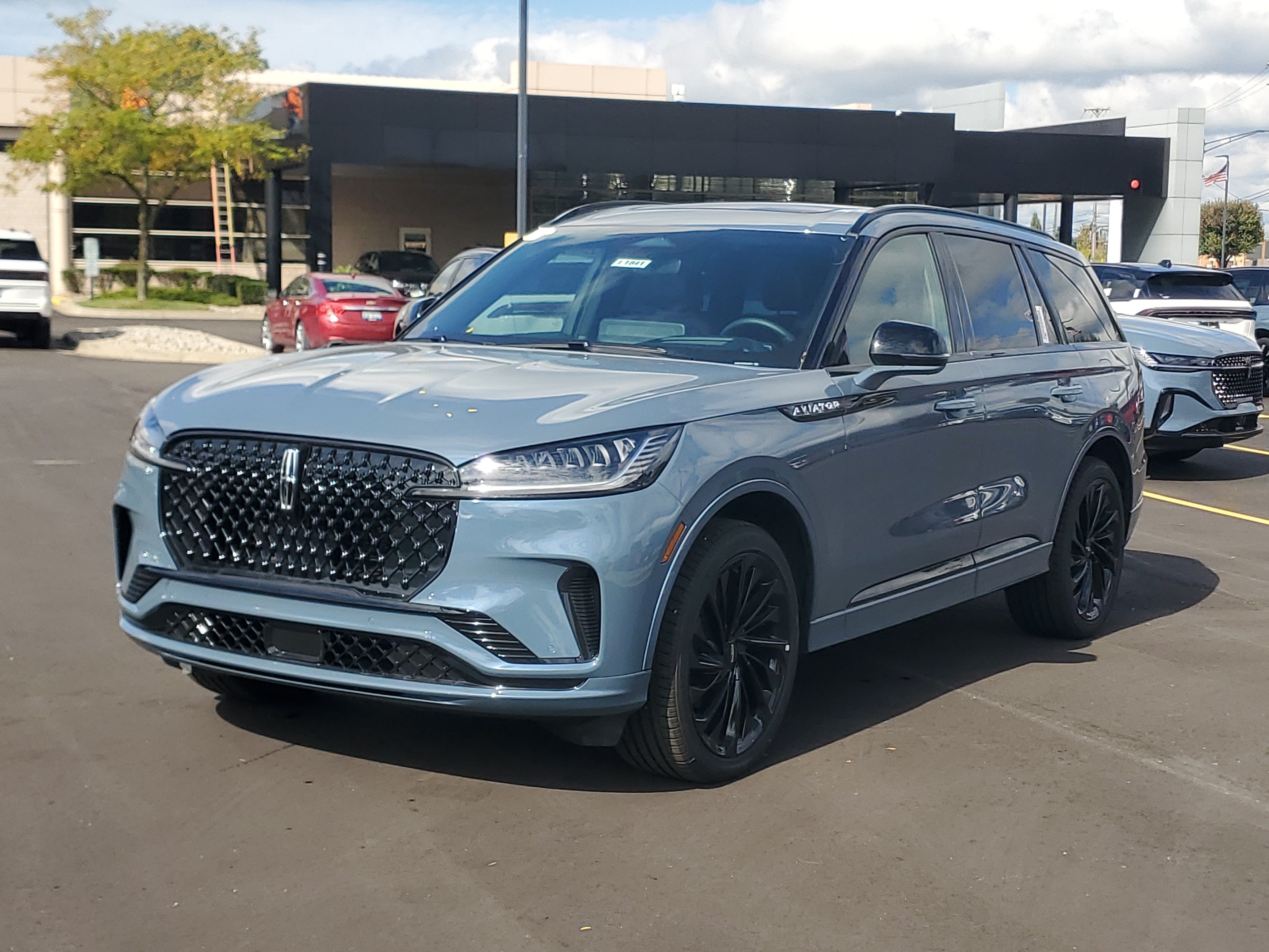 New 2026 Lincoln Aviator Reserve w/ Jet Appearance Package AWD/4WD image 2