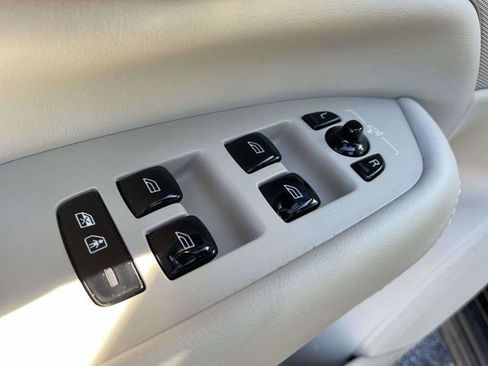 Used 2024 Volvo XC90 B5 Plus w/ Protection Package Premier image 17