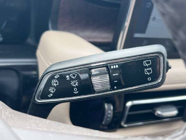 Used 2022 Lincoln Nautilus Reserve AWD/4WD image 27