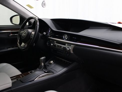 Used 2018 Lexus ES 300h image 29