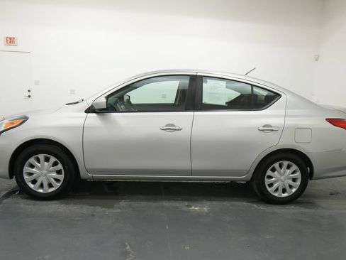 Used 2017 Nissan Versa SV FWD image 4