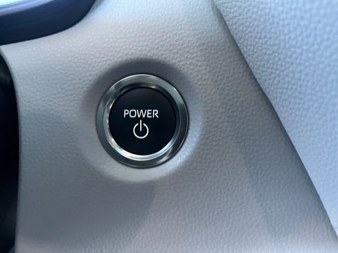 Used 2025 Toyota Corolla SE image 29