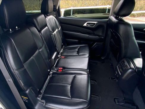 Used 2019 Nissan Pathfinder SL image 20