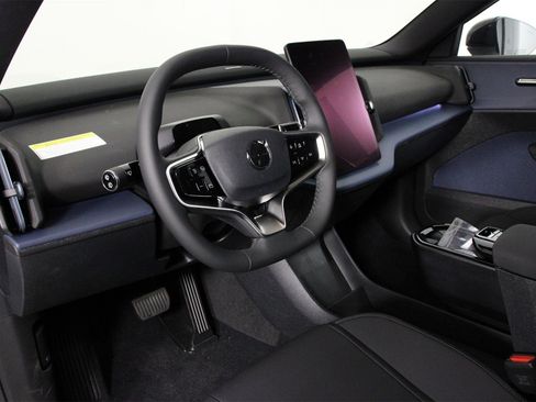 New 2025 Volvo EX30 Plus w/ Protection Package Premier image 8