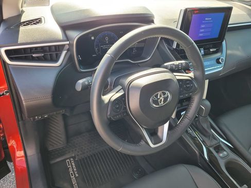 Used 2025 Toyota Corolla Cross XLE w/ Convenience Package FWD image 27