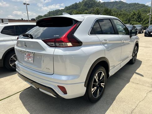 Used 2025 Mitsubishi Eclipse Cross SEL AWD/4WD image 2
