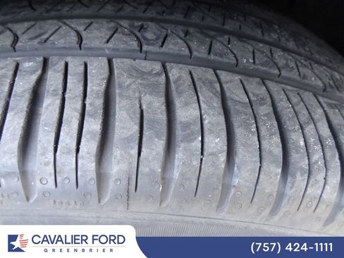 Used 2023 Ford Explorer Platinum w/ Technology Package AWD/4WD image 16