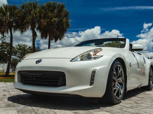 Used 2013 Nissan 370Z Touring w/ Sport Pkg RWD image 2