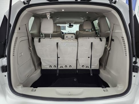 Used 2021 Chrysler Pacifica Touring-L image 23