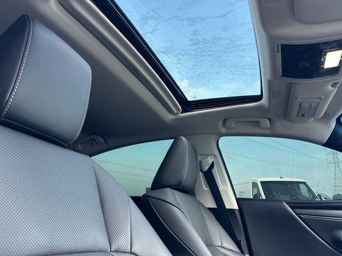 Used 2022 Lexus ES 300h ES 300h image 16