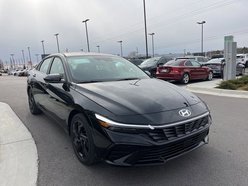 New 2026 Hyundai Elantra SEL Sport image 3