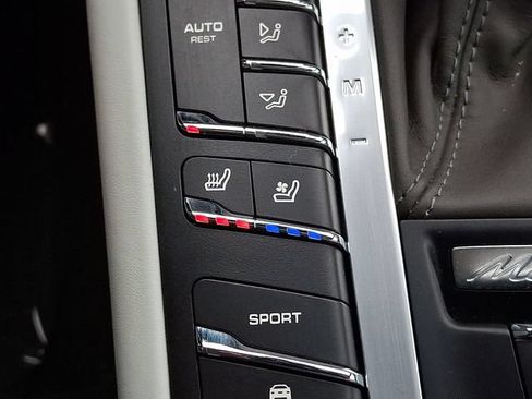 Certified 2019 Porsche Macan AWD/4WD image 27