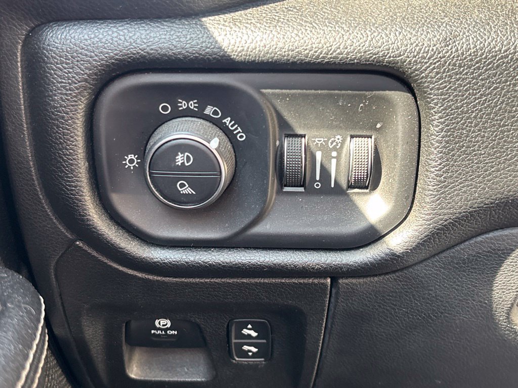 Used 2020 RAM 1500 Laramie RWD image 24