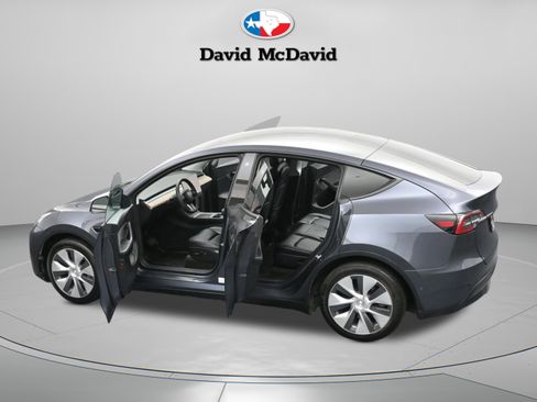 Used 2022 Tesla Model Y Long Range image 44