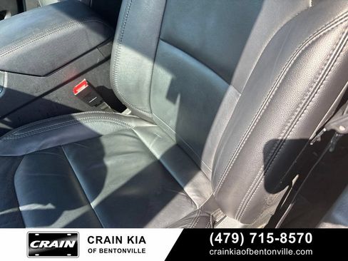 Used 2017 Ford Explorer XLT w/ Equipment Group 202A AWD/4WD image 13