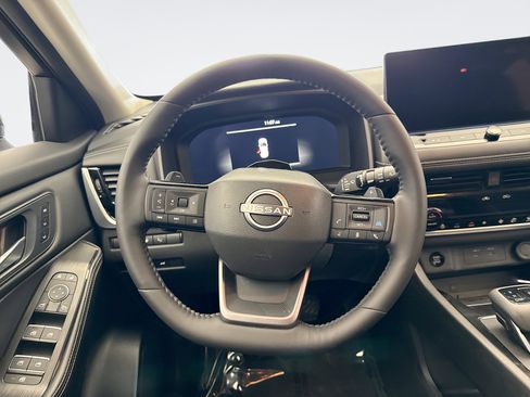 Used 2025 Nissan Rogue SL w/ Tech Package image 12