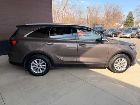 Used 2019 Kia Sorento L w/ LX Convenience Package image 7
