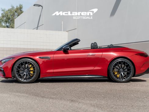Used 2022 Mercedes-Benz SL 63 AMG 4MATIC w/ Driver Assistance Package image 4
