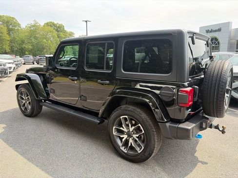 Used 2024 Jeep Wrangler Unlimited w/ Convenience Group AWD/4WD image 4