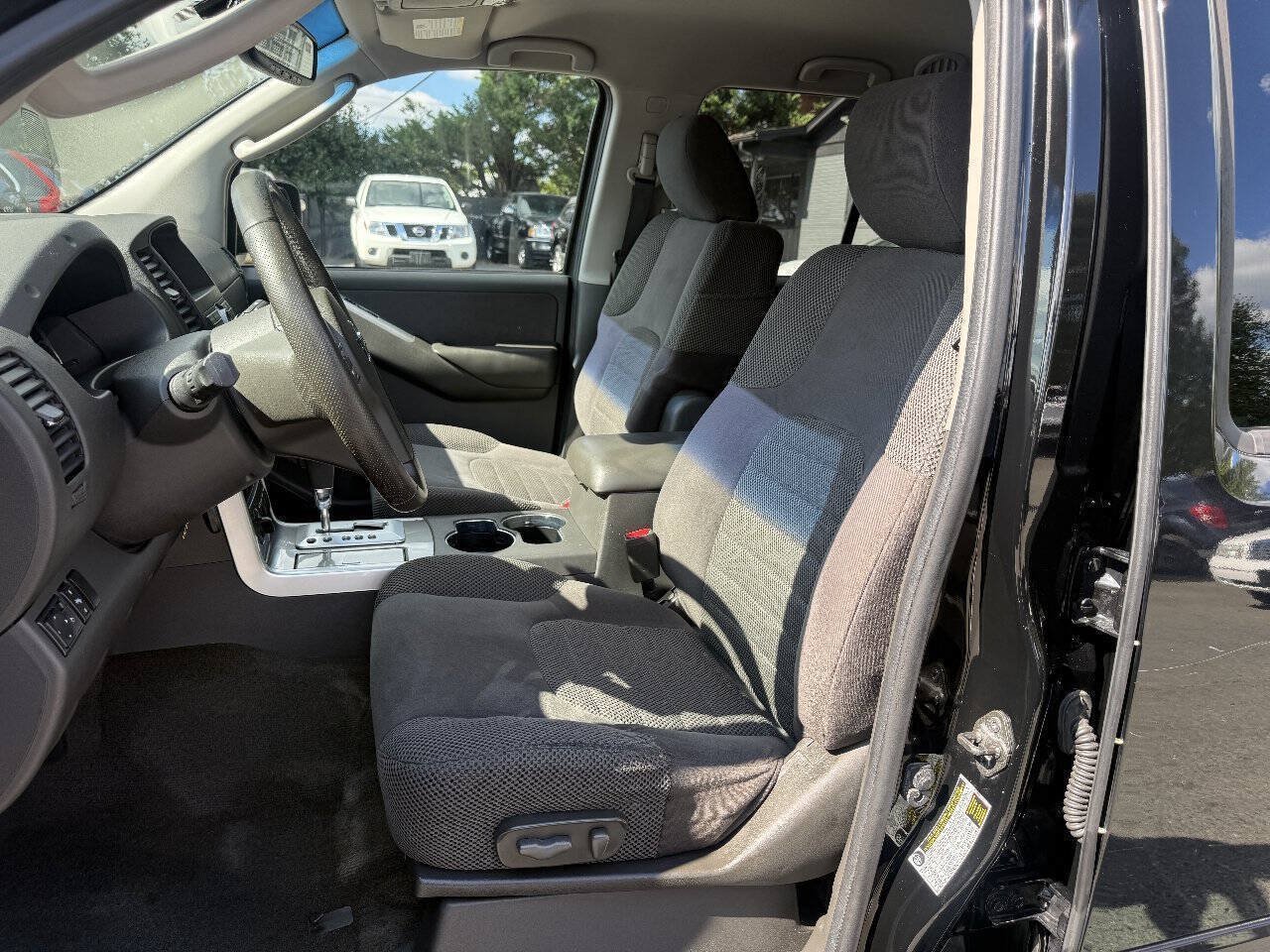 Used 2012 Nissan Pathfinder SV AWD/4WD image 9