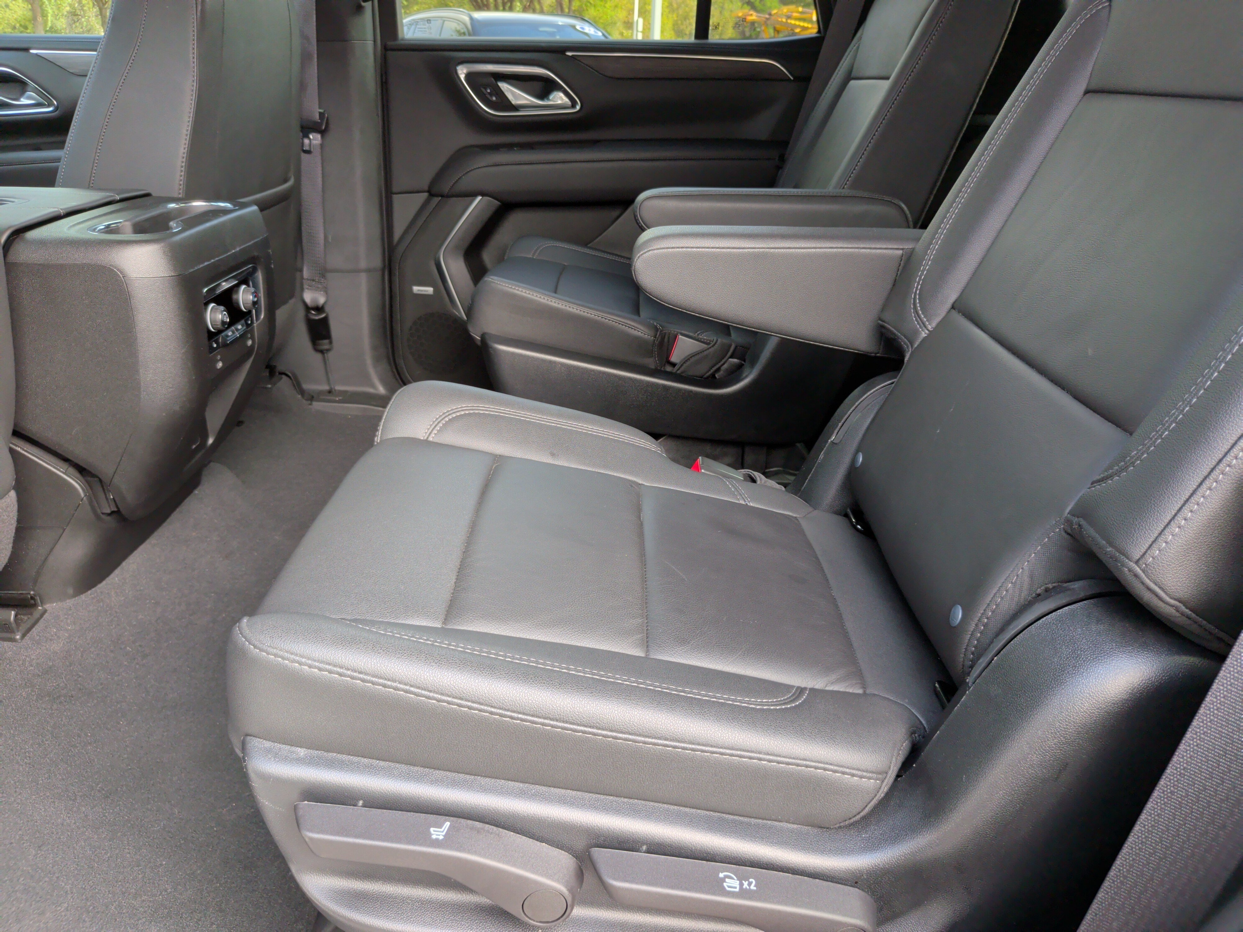 Used 2023 Chevrolet Tahoe LT w/ Luxury Package AWD/4WD image 36