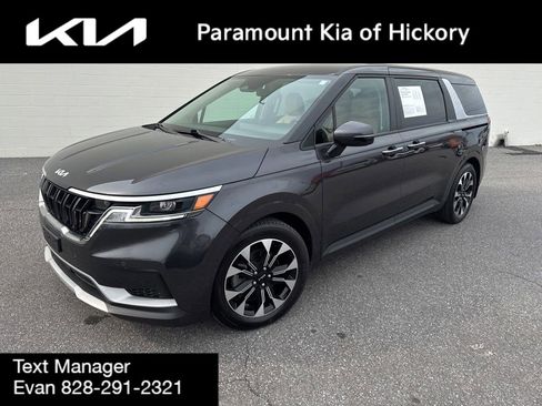 Used 2023 Kia Carnival EX image 1