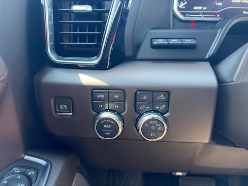 Used 2022 GMC Sierra 1500 Denali w/ Denali Reserve Package image 17