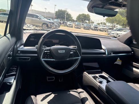 Used 2026 Cadillac Vistiq Luxury AWD/4WD image 6