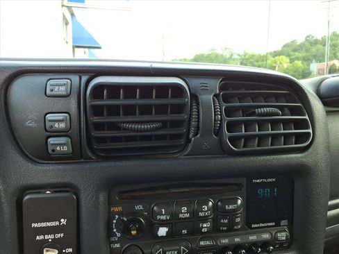 Used 2002 Chevrolet S10 Pickup LS w/ LS Preferred Equipment Group AWD/4WD image 22