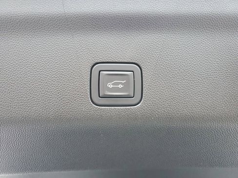 Certified 2023 GMC Yukon Denali Ultimate w/ LPO, Floor Liner Package AWD/4WD image 36