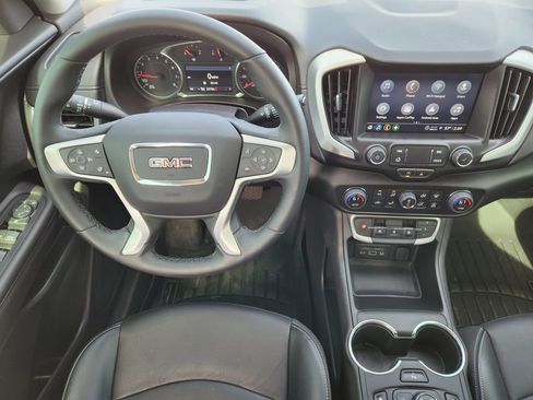 Used 2024 GMC Terrain SLT w/ Tech Package image 34