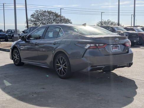 Used 2024 Toyota Camry SE image 8