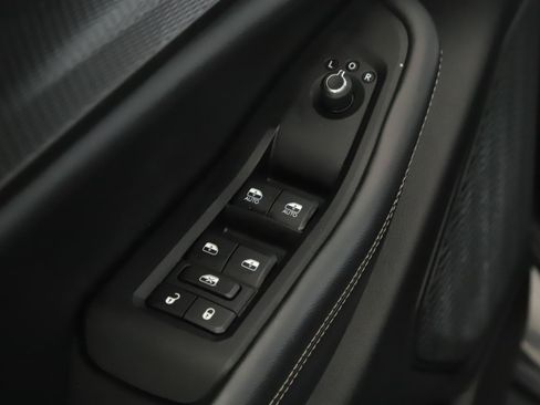 Used 2023 Jeep Grand Cherokee Altitude AWD/4WD image 8
