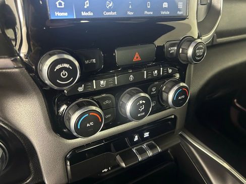 Used 2024 RAM 1500 Laramie AWD/4WD image 10