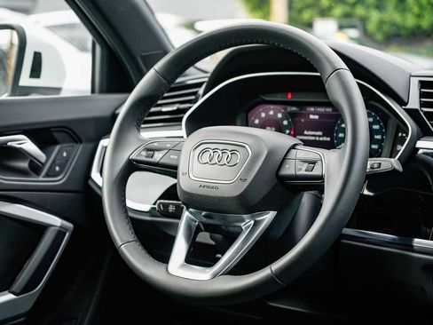 Used 2025 Audi Q3 2.0T Premium w/ Convenience Package image 15