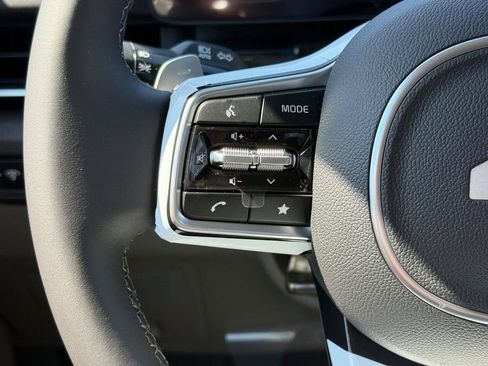 New 2026 Kia Carnival EX FWD image 17