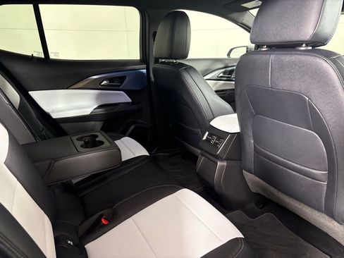 Used 2025 Chevrolet Equinox EV LT w/ Convenience Package image 20