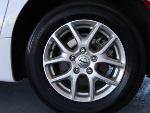 Used 2021 Chrysler Voyager Lxi image 14